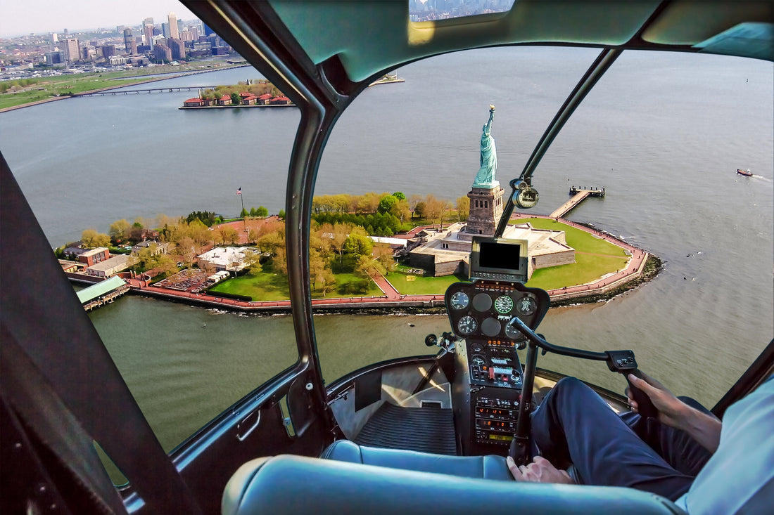 Große Geschenke: Helikopter Flig über die New York Skyline